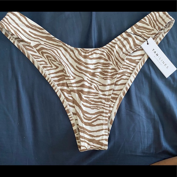 Tan lines. Fiji bottom in zebra. Size medium - Picture 2 of 4